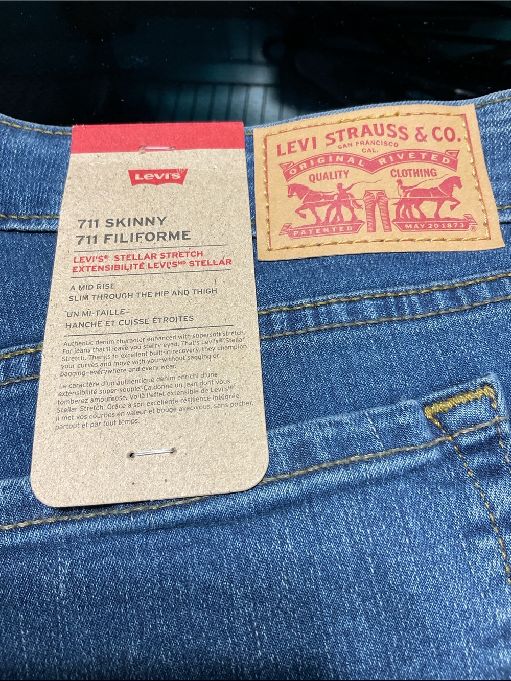 Levi's Ladies Skinny Jeans in Medium Blue Wash - Picture 3 of 4